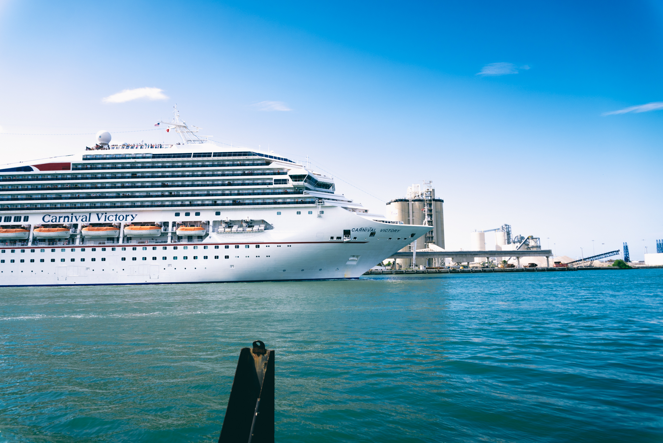 royal carribean ship leaving port canaveral