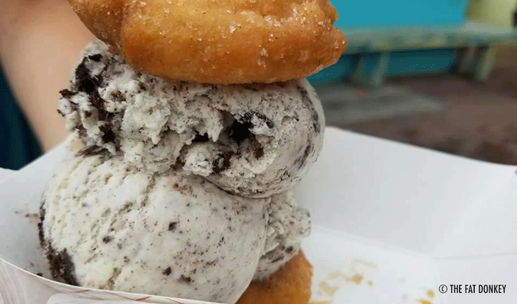 Churro ice cream sandwich with cookies'n'creme ice cream